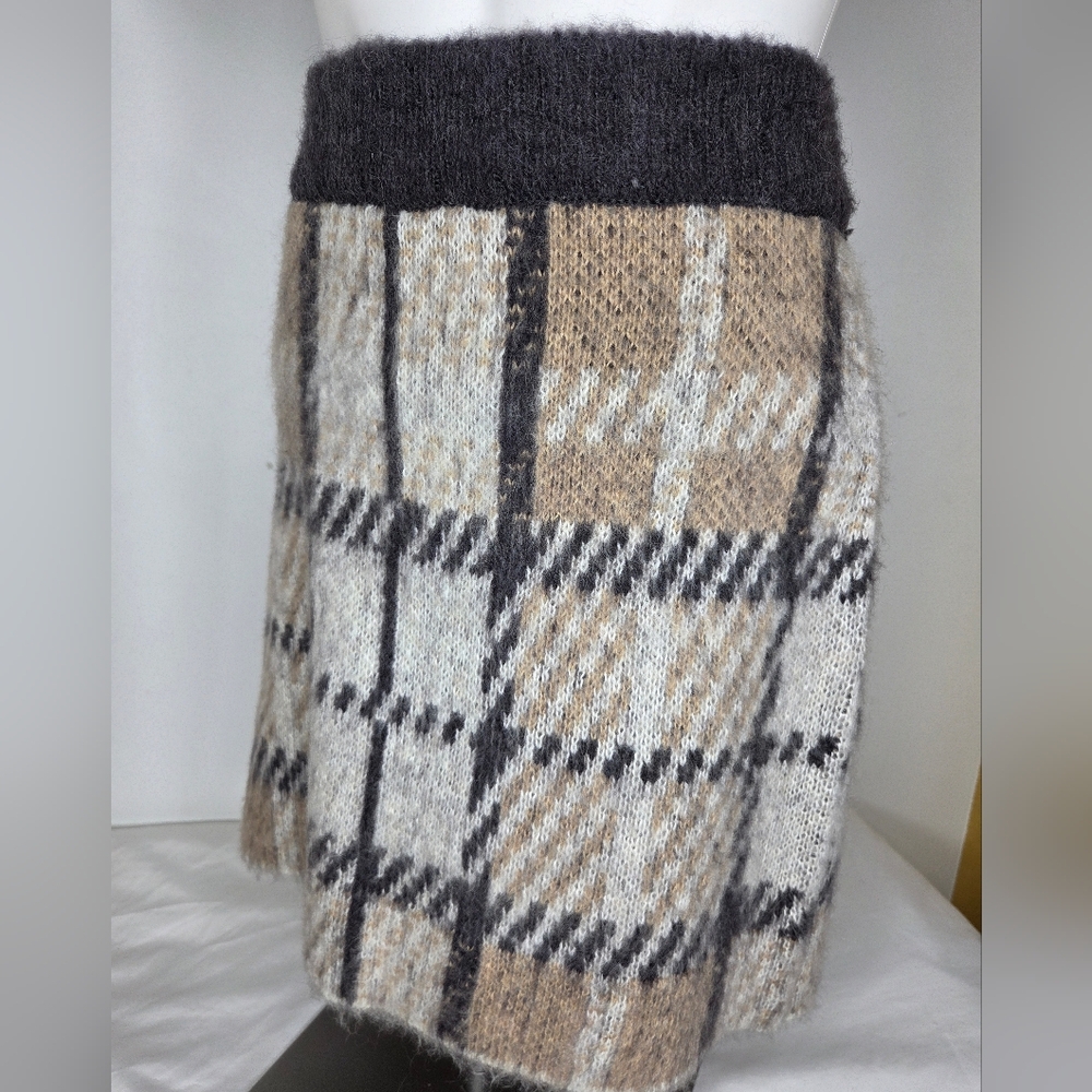 J.O.A. Size L - Gray/Khaki Plaid Sweater Skirt - Picture 2 of 7